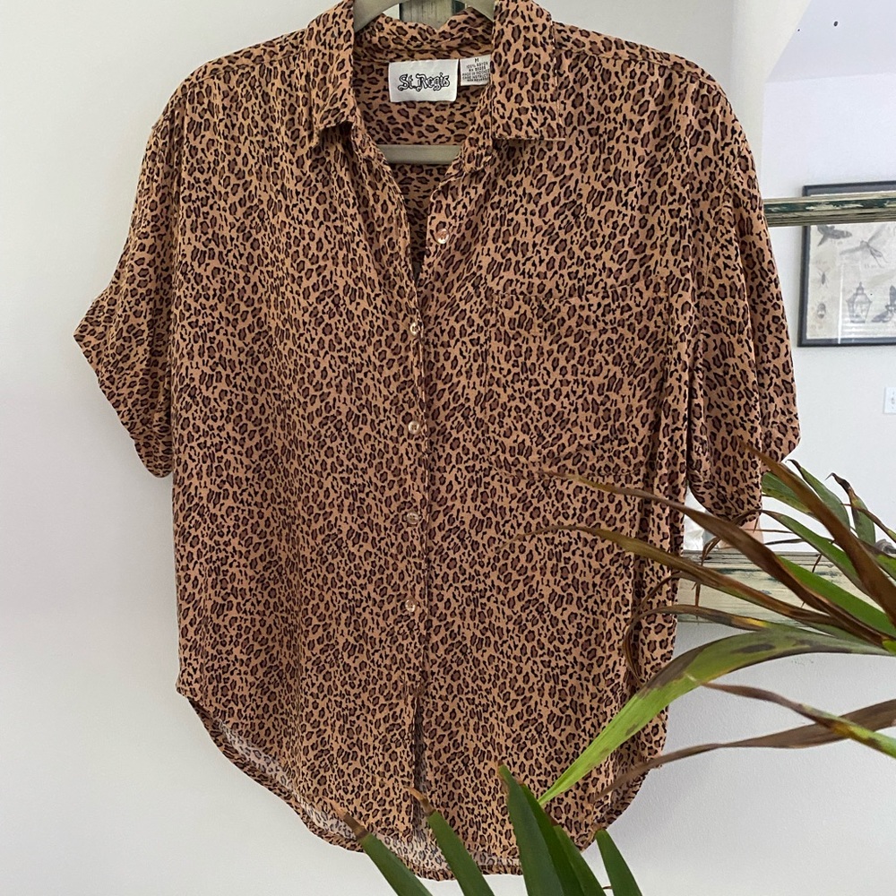 🐆 Vintage St. Regis leopard print button down